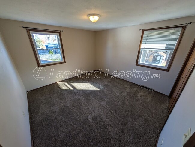 Building Photo - Spacious 4-Bedroom Colonial on Beautiful Wooded Lot