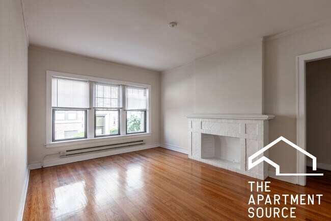 Building Photo - 1321 Oak Ave