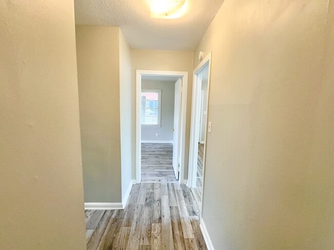 Building Photo - 825 Bethune St