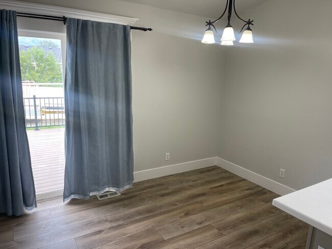Building Photo - 1564 N 250 W