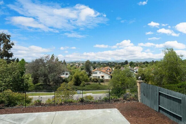 Building Photo - Furnished Oceanside Home - 3 Bedroom 2-1/2 Bathroom - Renovated