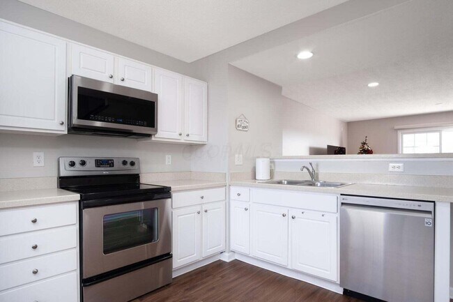 Building Photo - 5286 Royal Arch Casca Dr