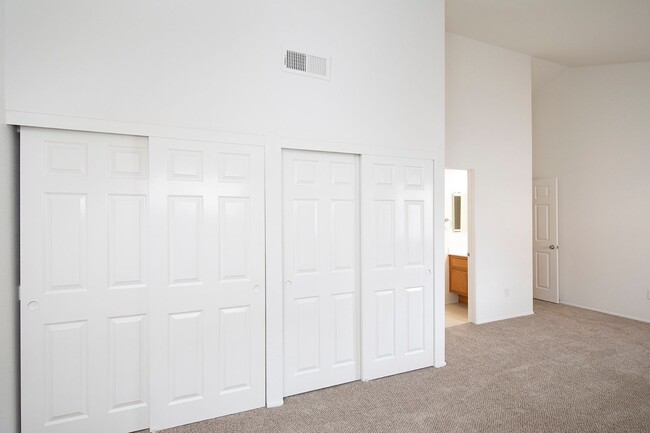 Building Photo - 3 Bed/2.5 Bath PB Townhouse - Garage, W/D,...