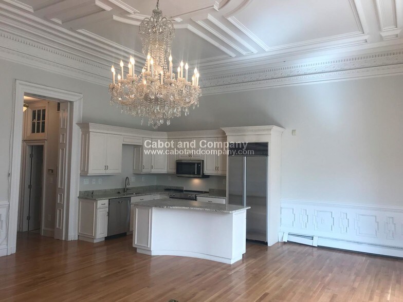 Building Photo - 263 Commonwealth Avenue