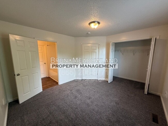 Building Photo - 5622 Boxwood Garden Way