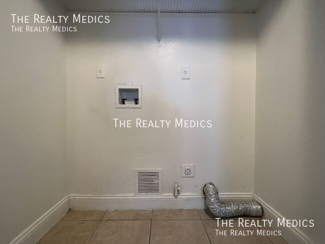 Building Photo - 1143 Fremont Park Ave