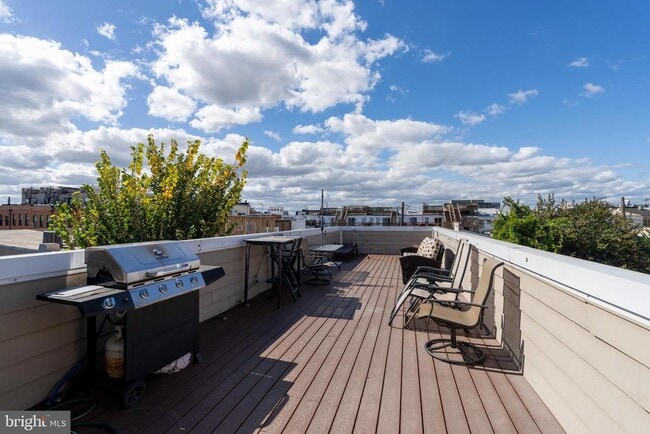 Building Photo - 1330 S Charles St