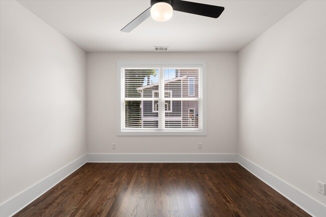 Building Photo - 1802 10th Ave N
