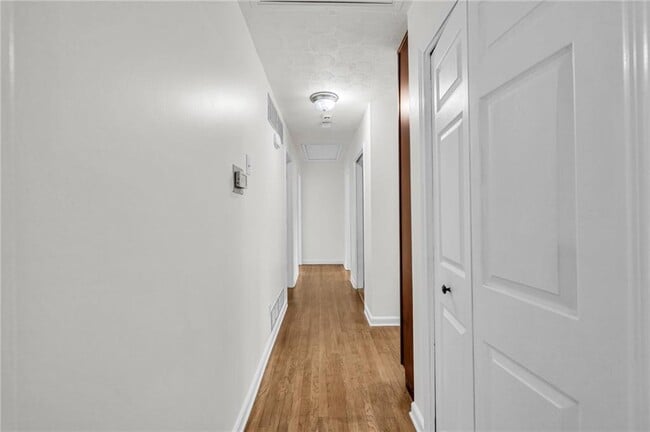 Building Photo - 318 Tyrone Rd