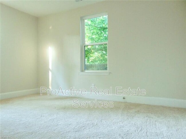 Building Photo - 838 W 48th St