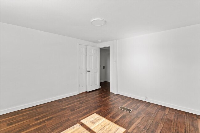 Building Photo - 5524 Dartmouth Ave