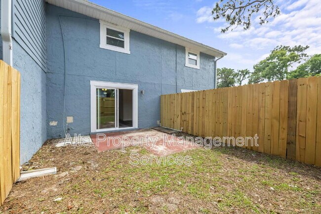 Building Photo - 11359 Bedford Oaks Dr