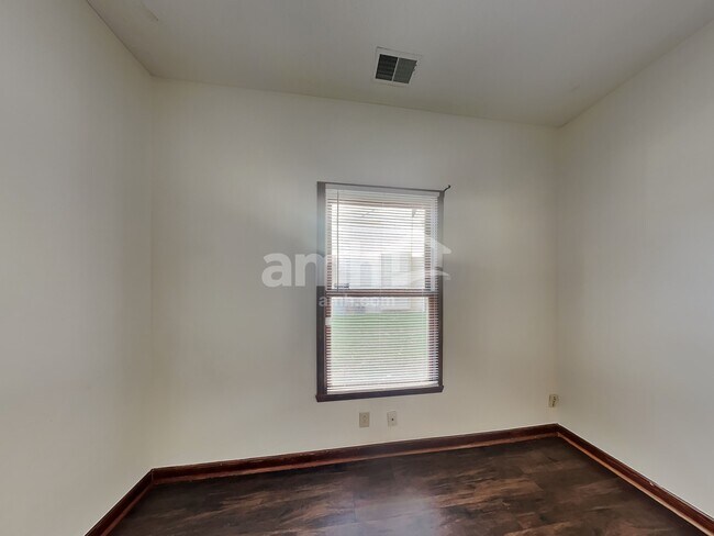 Building Photo - 9940 Wellcroft Ln