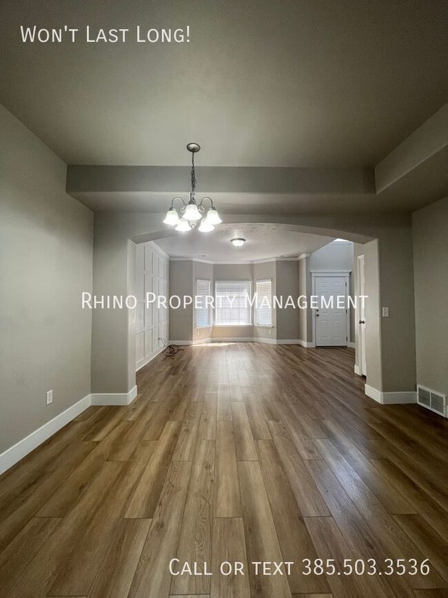Building Photo - 2343 Adelaide Dr