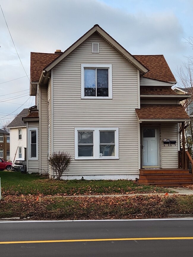 Building Photo - 1444 Main St