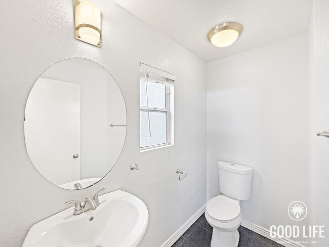 Building Photo - Spacious 4BR Home in Central Mira Mesa