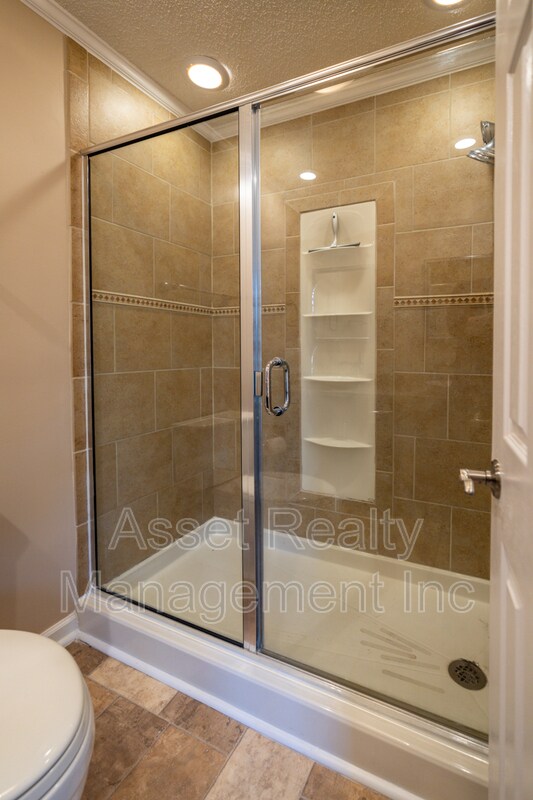 Building Photo - 722 Chapelwood Cir