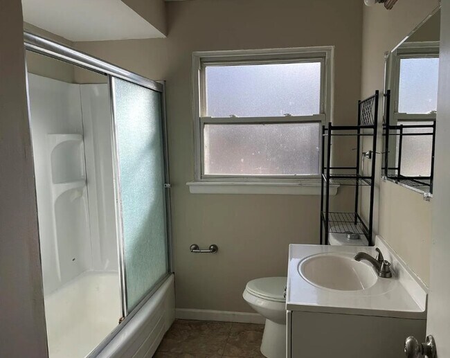 Building Photo - 6910 Noble Dr