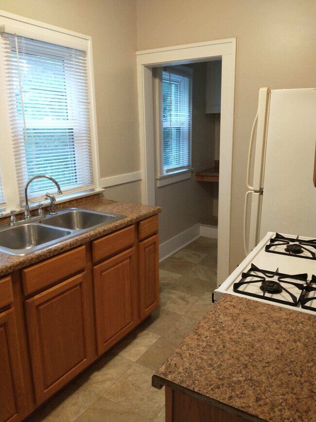Building Photo - 2 BR/1 BA home
