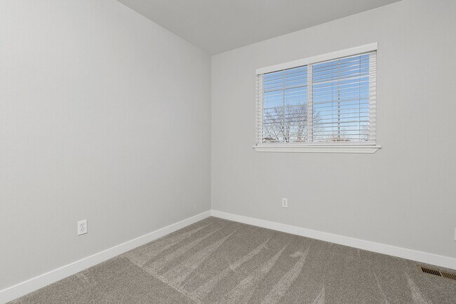 Building Photo - Welcome to Star! Great location 3 bed 2.5 Bath