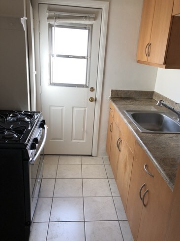 Kitchen - 5549 Costello Ave