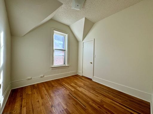 Building Photo - 3 Bedroom 2 Full Bath Plus Office Renovated Victorian Style Family Home Available Mid NOW!