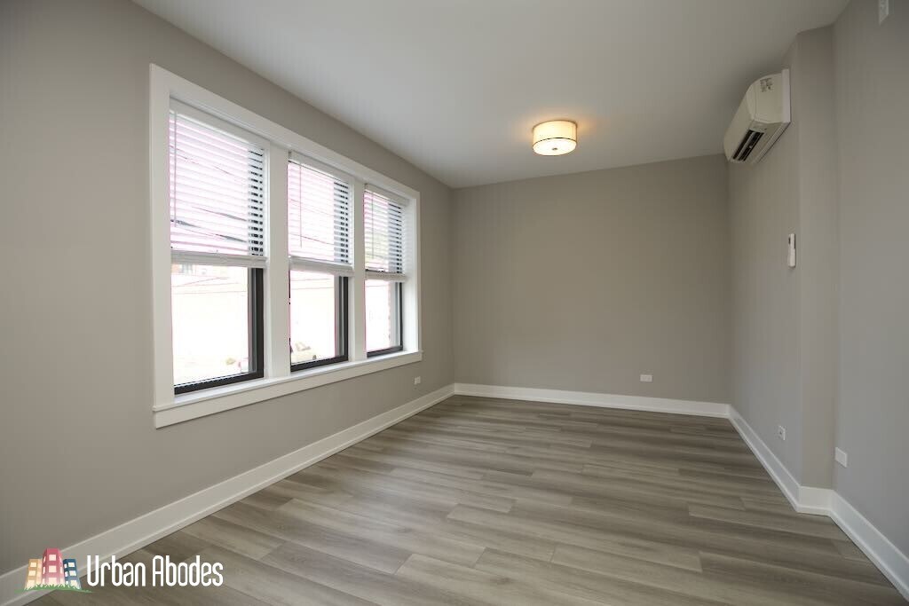 Building Photo - 3941 N Janssen Ave