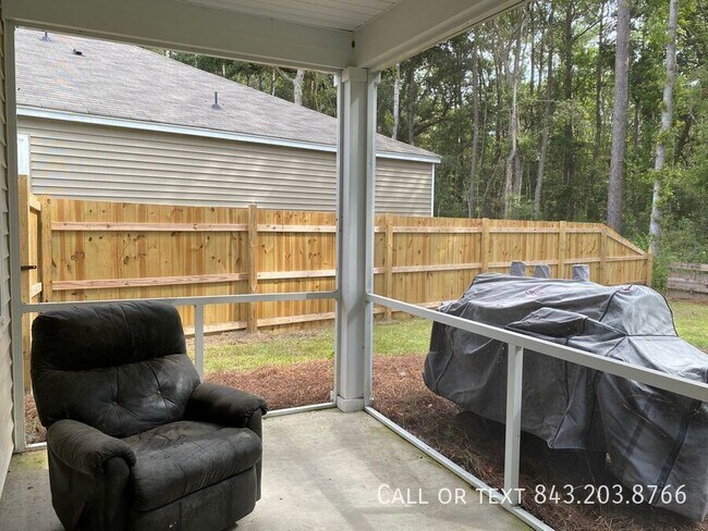Building Photo - 2641 Alamanda Dr
