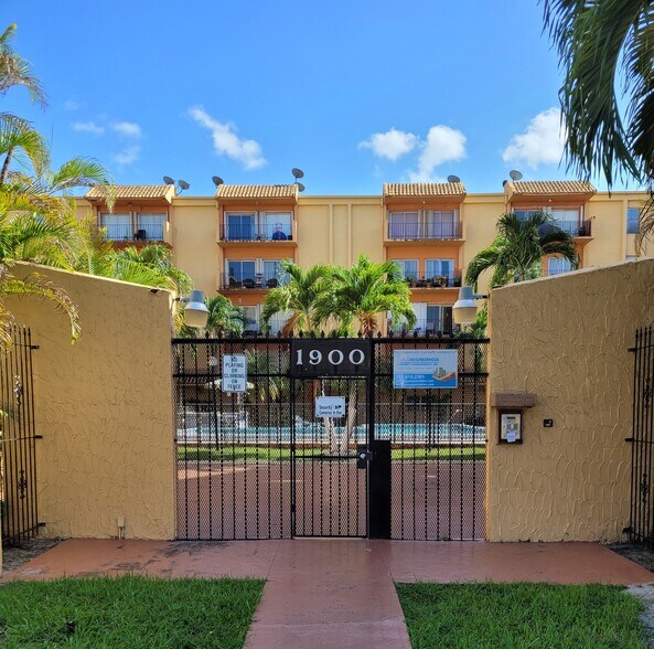 Gated Community - 1900 W 54th St