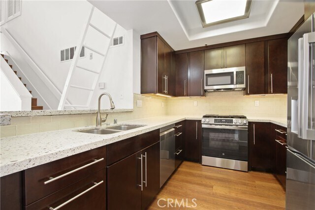Building Photo - 35 Linden Ave