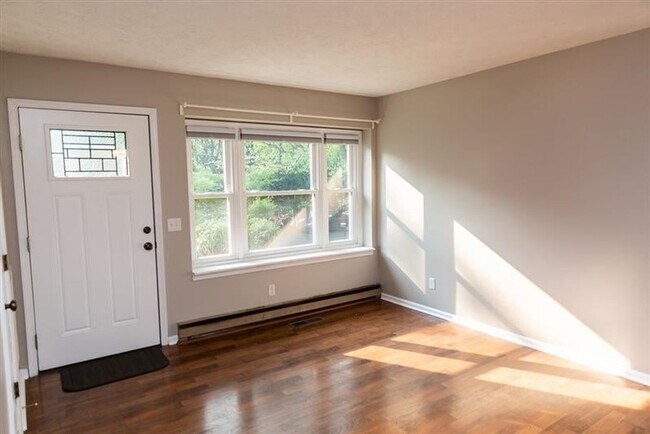 Building Photo - Rare Find... Detached Single Family Home in Purcell Park!