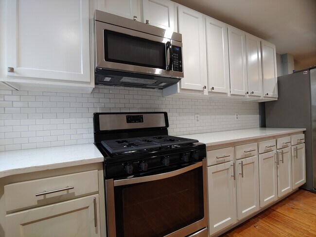 Building Photo - 33 S Calhoun St