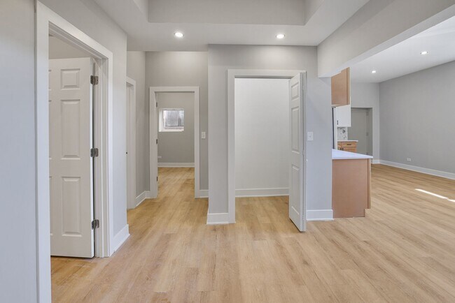 Building Photo - 6240 W Belmont Ave