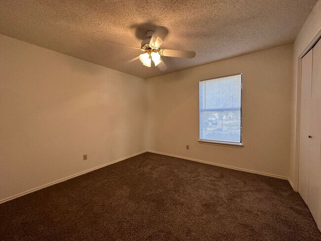 Building Photo - Single Family Home