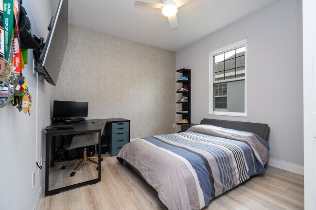 Building Photo - "Spacious 4-Bedroom Retreat with 3 Full Baths in Winter Garden's Serene Sanctuary"