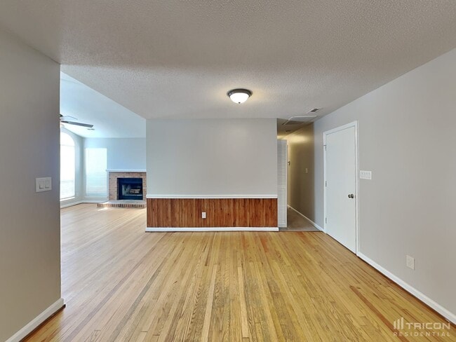 Building Photo - 9325 Oren Thompson Rd