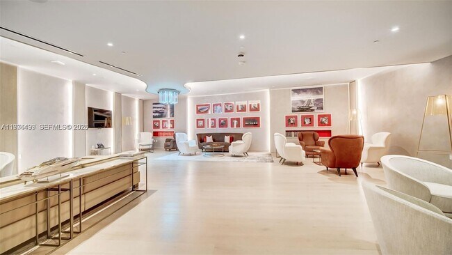 Building Photo - 1000 Brickell Plaza