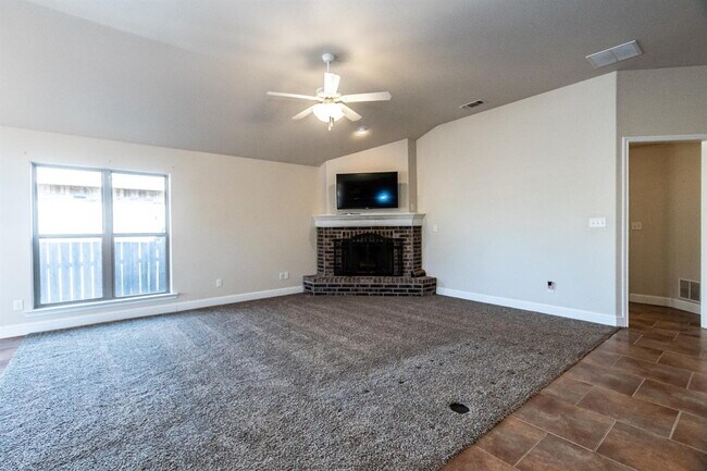 Building Photo - Beautiful open 4/2/2 in Frenship School Di...
