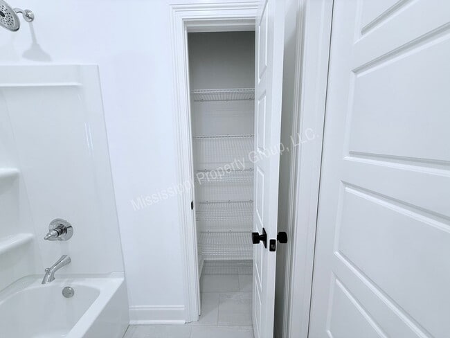 Building Photo - 4BR/4.5BA For Rent