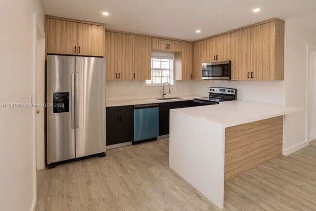Building Photo - Hope Street, Hollywood, FL 33024 - 4 BR 2 ...