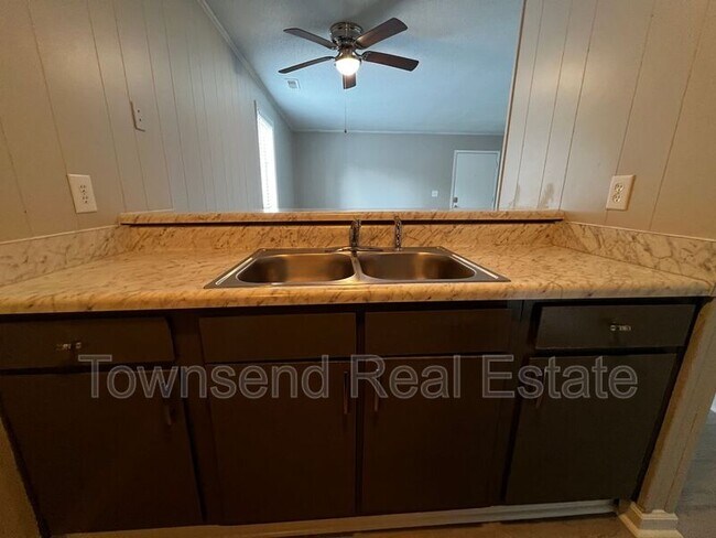 Building Photo - 5866 Century Oaks Dr