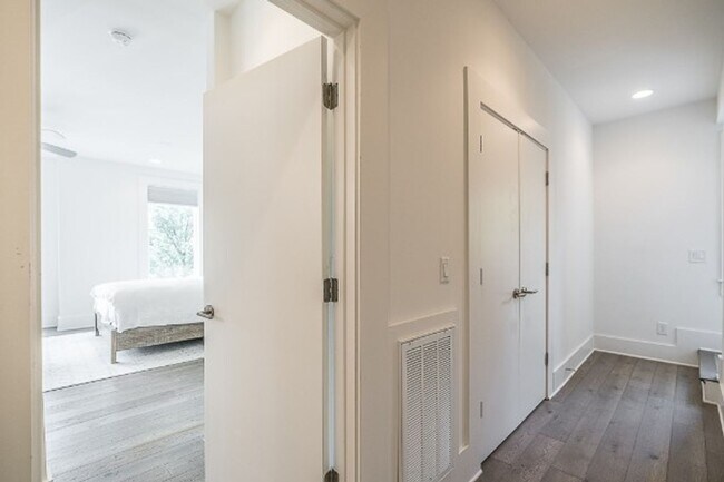 Building Photo - 3BR Germantown Townhome in the Heart of Nashville