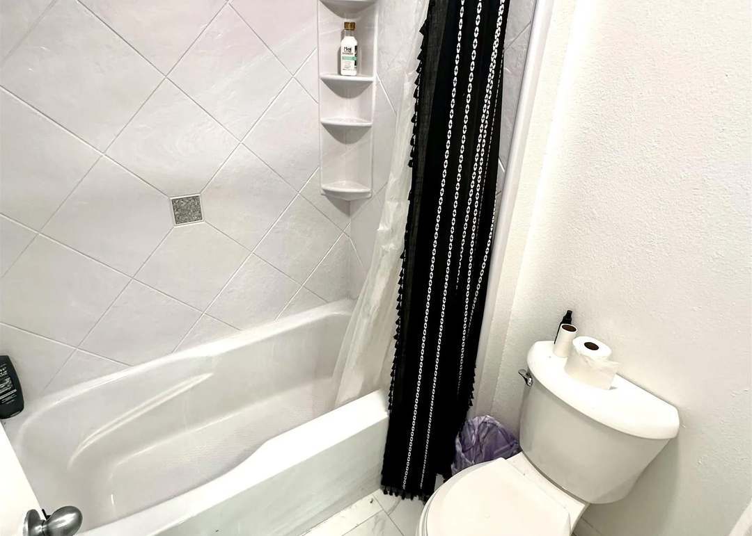 Building Photo - 9829 Caspi Gardens Dr