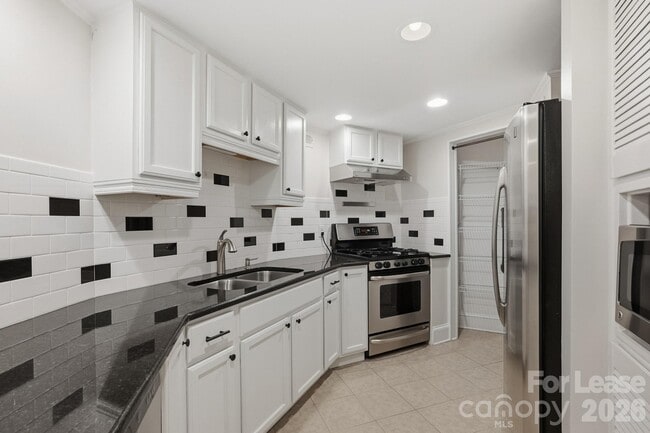Building Photo - 2525 Runnymede Ln