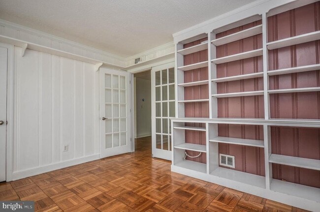 Building Photo - 3313 W Coquelin Terrace