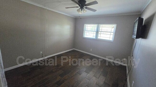 Building Photo - 12921 126th Terrace N