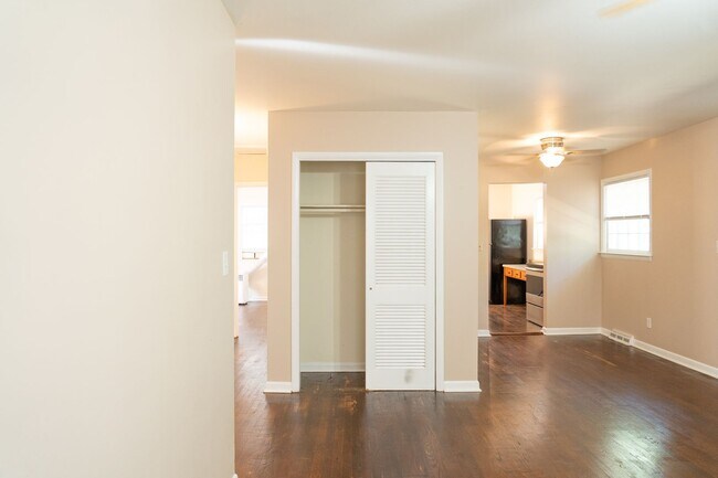 Building Photo - 114 Stratford Ct