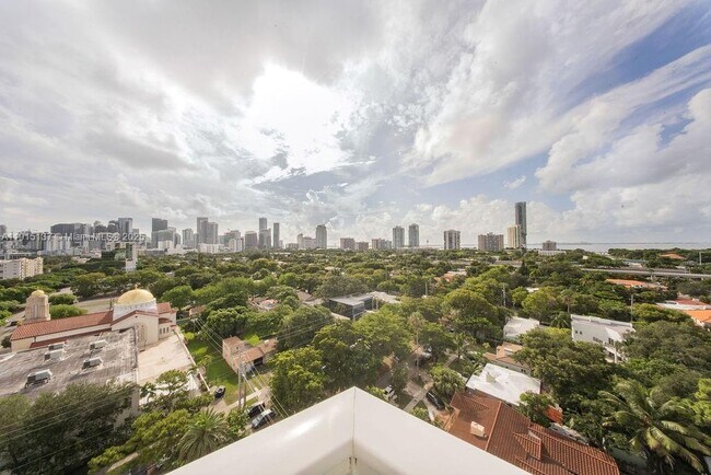 Building Photo - 2525 SW 3rd Ave