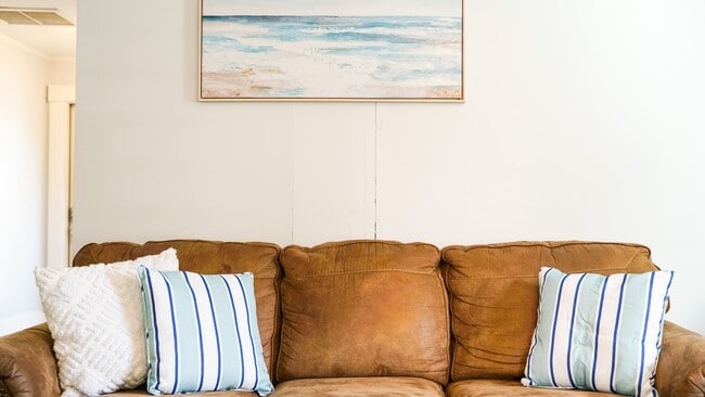 Building Photo - 14 Sanchez Ave