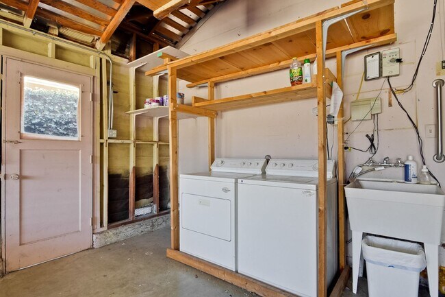 Building Photo - Wow! What a Great Home! Available Soon!
